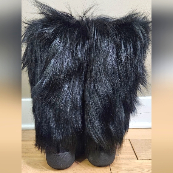 Pajar Black Goat Fur Pom Pom Boots Women's sz. 37/ 6.5 New - Picture 3 of 7